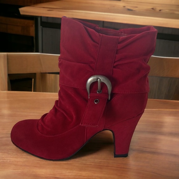 Quipid red ankle boots. - Picture 7 of 14